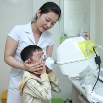 Đo FOT cho  trẻ em tại phòng khám Phổi Việt